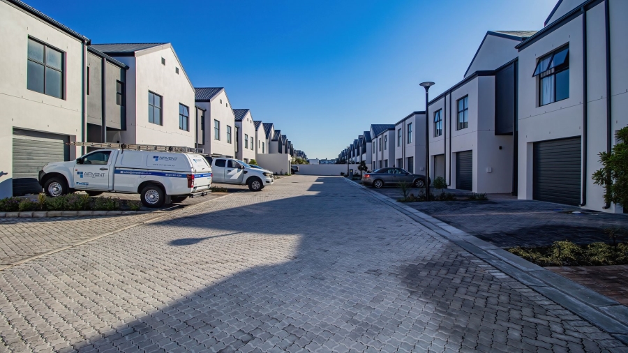 To Let 3 Bedroom Property for Rent in Sandown Western Cape